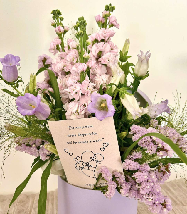 Composizione di fiori di stagione