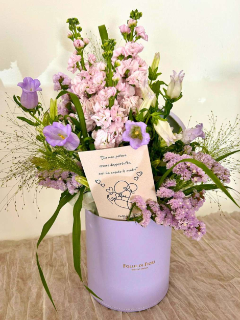 Composizione floreale in vaso