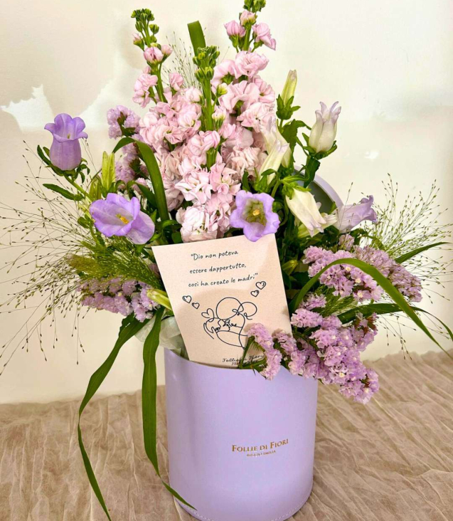 Composizione floreale in vaso