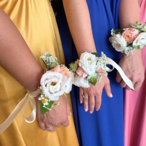 braccialetti fioriti per damigelle