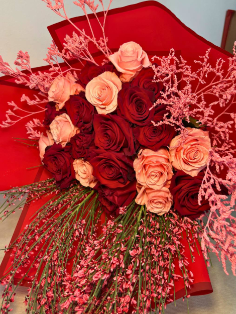 Bouquet di rose rosse e rosa