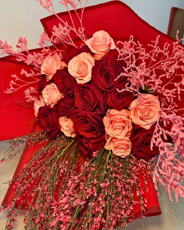 Bouquet di rose rosse e rosa