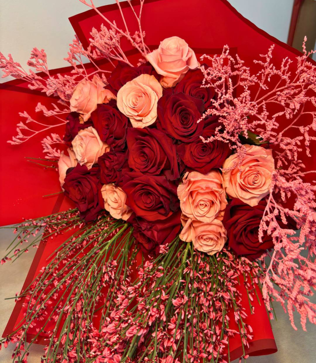 Bouquet di rose rosse e rosa