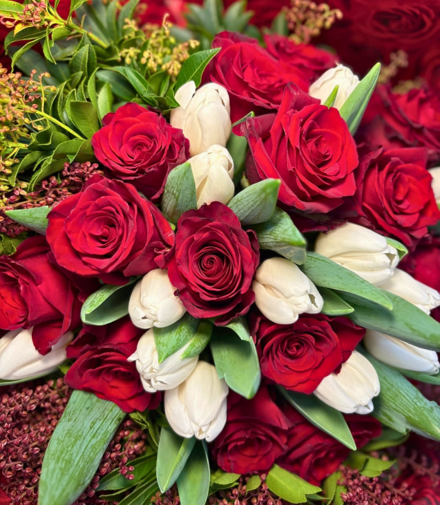 Rose rose e tulipani