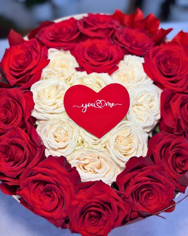 Rose rosse e bianche