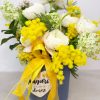 Composizione in box di mimosa per la festa della donna