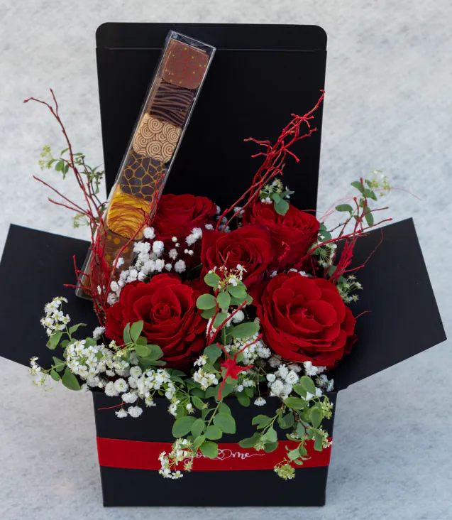 box con rose e cioccolatini per san valentino