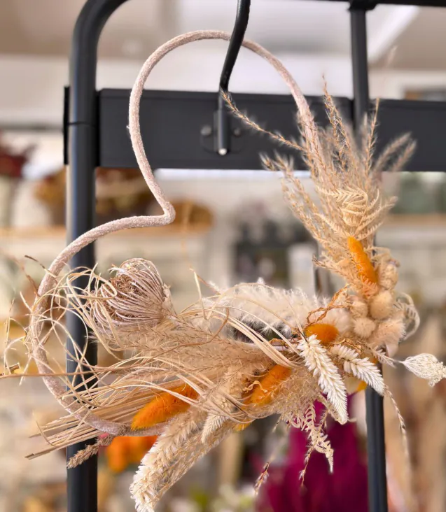 Decorazione da parete di fiori essiccati