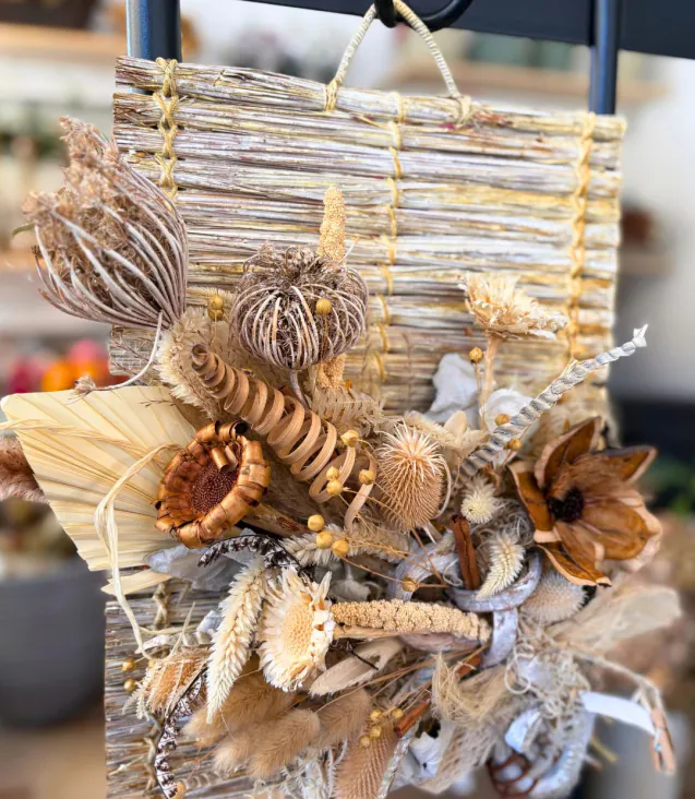 Decorazione floreale da parete